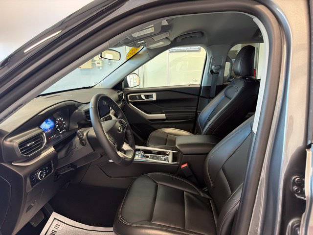 Used 2023 Ford Explorer XLT w/ Equipment Group 202A AWD/4WD image 11