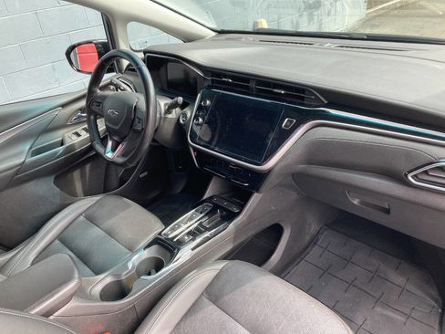 Used 2022 Chevrolet Bolt LT w/ Infotainment Package image 7