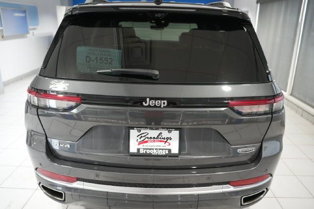 Used 2023 Jeep Grand Cherokee Summit w/ Adv Protech Group IV AWD/4WD image 9
