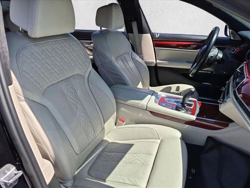 Used 2017 BMW ALPINA B7 xDrive AWD/4WD image 21
