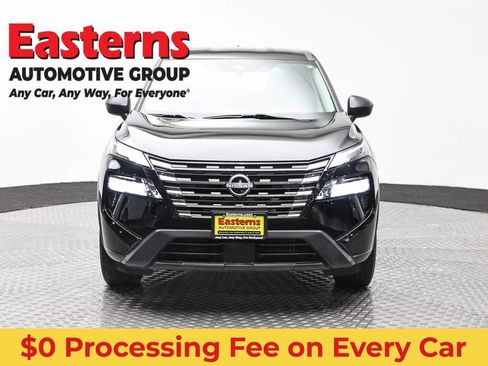 Used 2024 Nissan Rogue S AWD/4WD image 2
