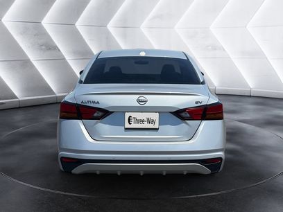 Used 2024 Nissan Altima 2.5 SV