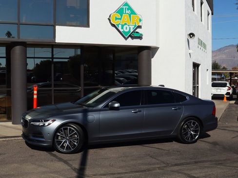 Used 2018 Volvo S90 T8 Momentum w/ Convenience Package image 4