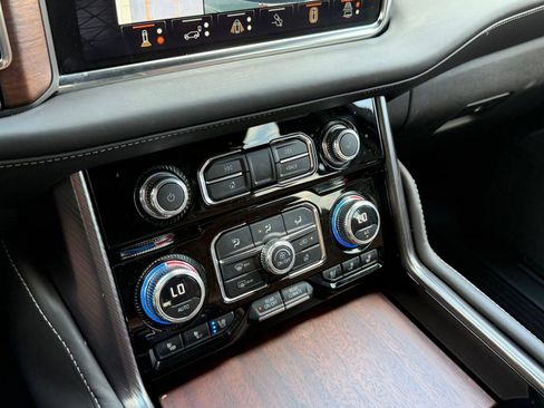 Used 2023 GMC Yukon Denali Ultimate AWD/4WD image 17