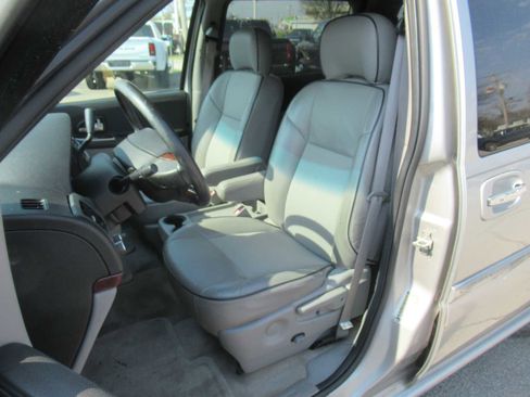 Used 2005 Buick Terraza CX image 12