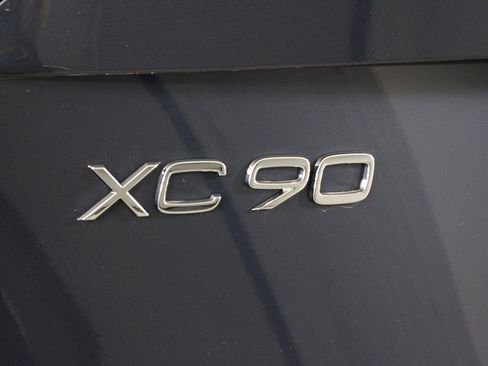 New 2026 Volvo XC90 T8 Plus w/ Protection Package Premier AWD/4WD image 16