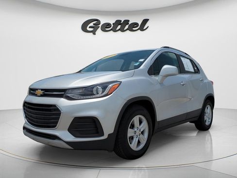 Used 2017 Chevrolet Trax LT w/ LT Convenience Package FWD image 1