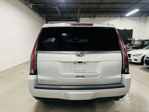 Used 2018 Cadillac Escalade Premium Luxury image 7