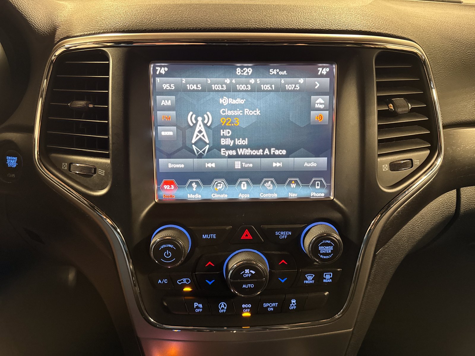 Used 2018 Jeep Grand Cherokee Altitude AWD/4WD image 16