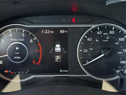 New 2025 Nissan Versa SR w/ Trunk Package FWD image 30