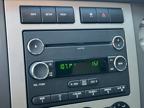 Used 2011 Ford Expedition XLT image 21