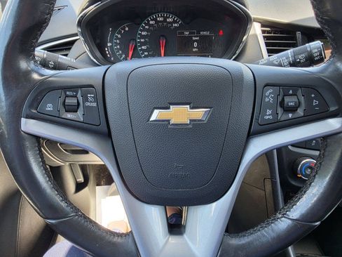 Used 2021 Chevrolet Trax LT w/ Premium Seat Package AWD/4WD image 21