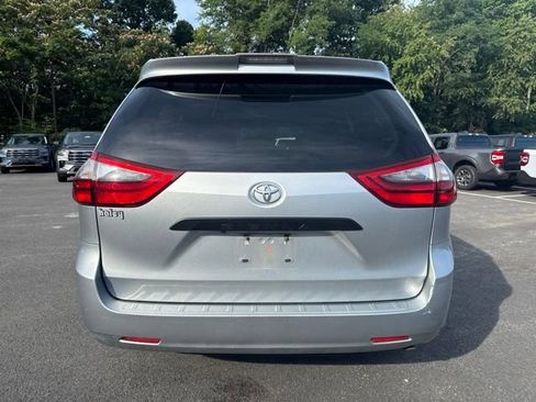 Used 2020 Toyota Sienna L FWD image 4