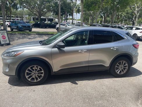 Used 2022 Ford Escape SE FWD image 1