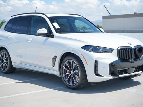 New 2026 BMW X5 xDrive50e w/ M Sport Package image 3