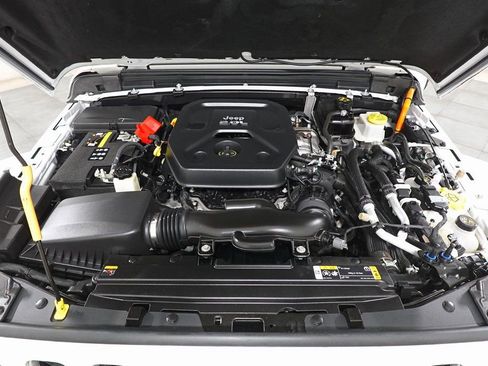 Used 2023 Jeep Wrangler Unlimited Sahara image 30