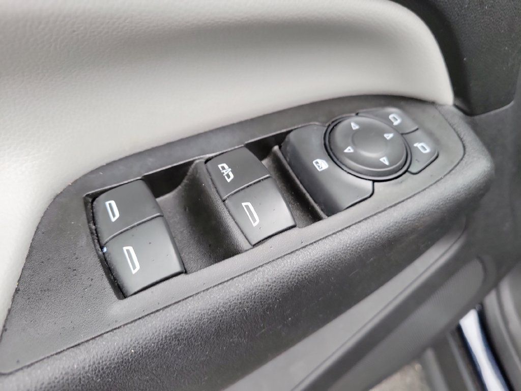 Used 2020 Chevrolet Equinox LS w/ LS Convenience Package FWD image 24