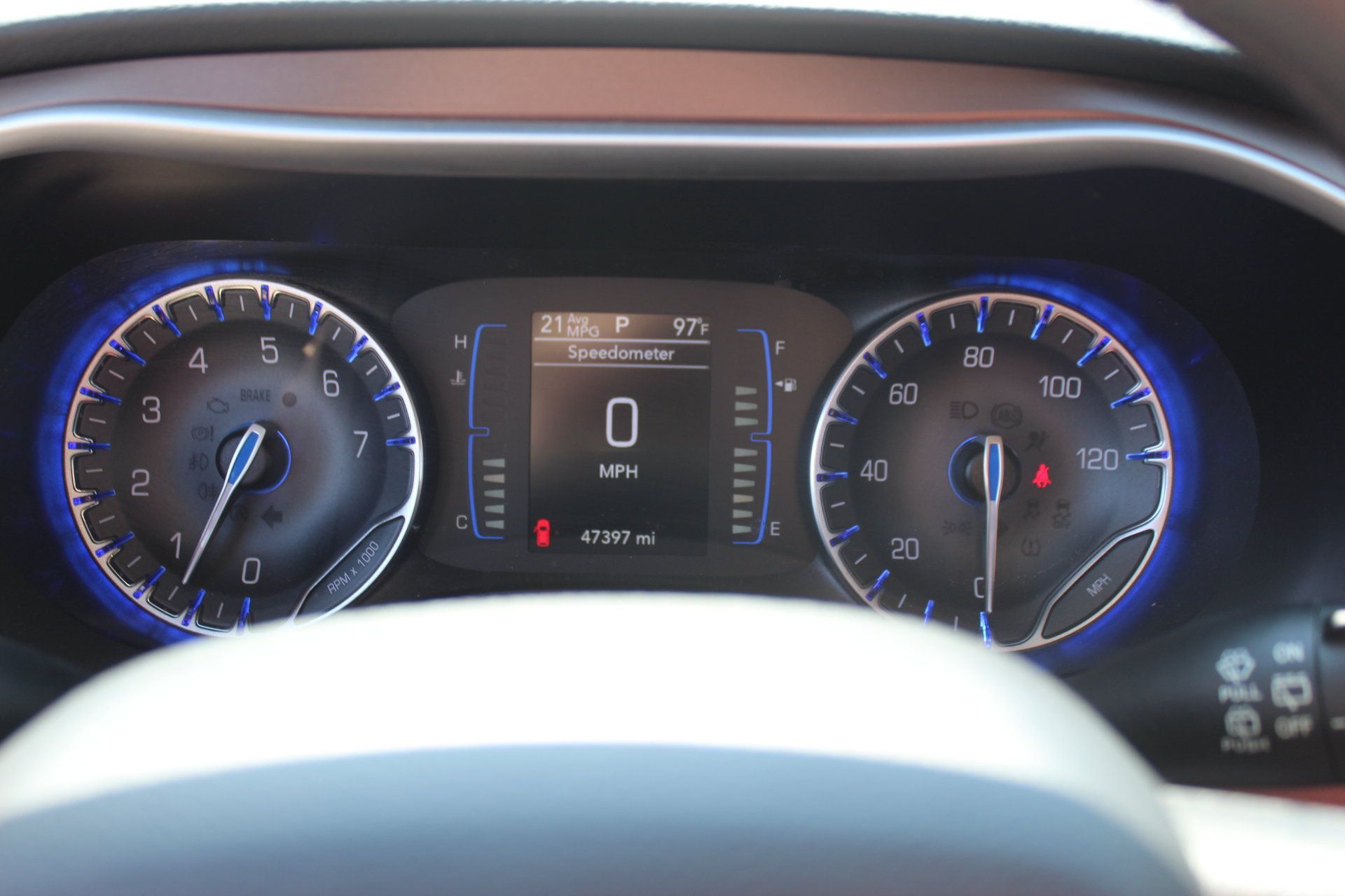 Used 2019 Chrysler Pacifica Touring Plus w/ Tire & Wheel Group FWD image 18