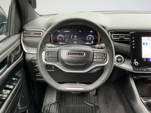 Used 2023 Jeep Wagoneer L Series II RWD image 15