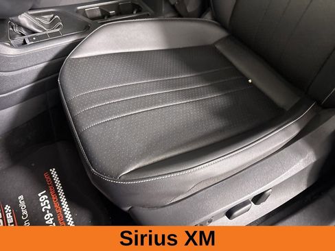 Used 2023 Volkswagen Tiguan SE w/ Panoramic Sunroof Package image 12