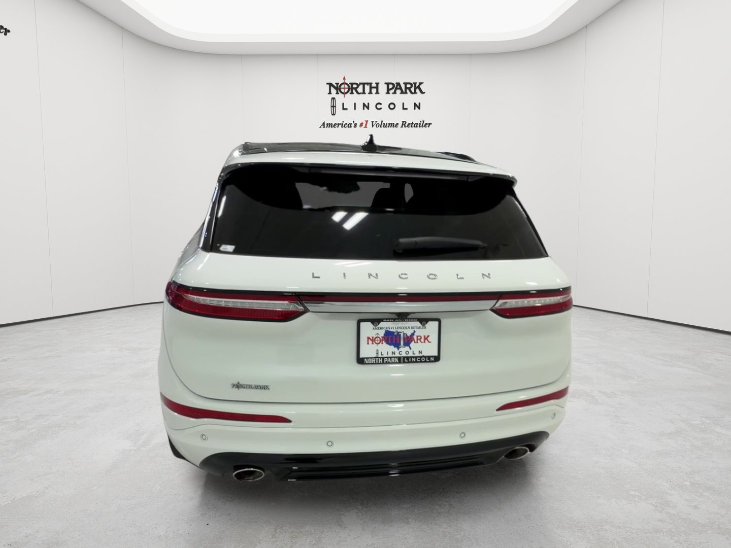 Used 2025 Lincoln Corsair Grand Touring AWD/4WD image 4