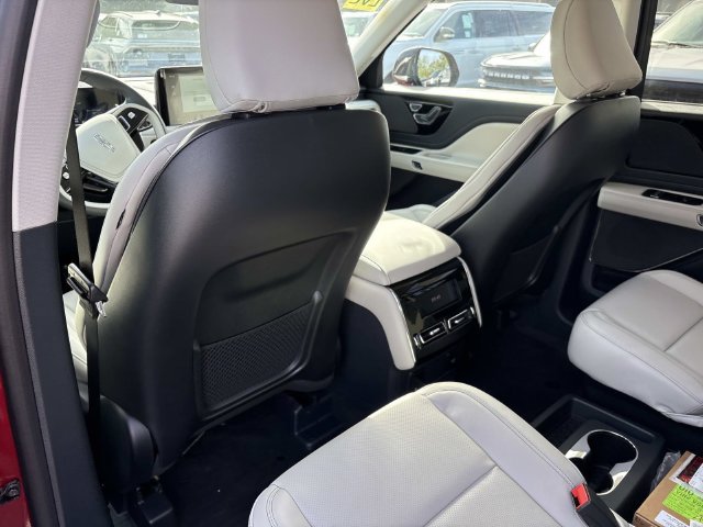 New 2027 Lincoln Aviator AWD image 17