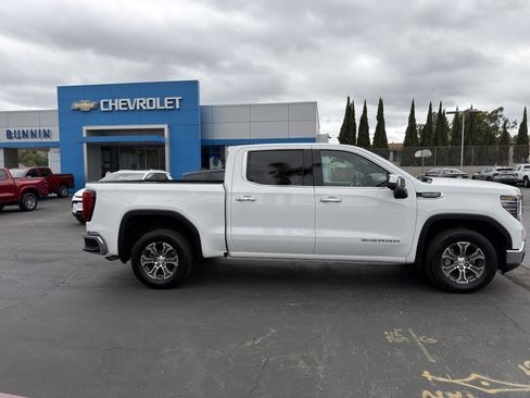 Used 2026 GMC Sierra 1500 SLT RWD image 9