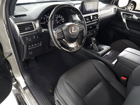 Used 2023 Lexus GX 460 Premium w/ Accessory Package AWD/4WD image 16