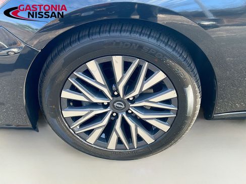 Used 2024 Nissan Altima 2.5 SV image 38