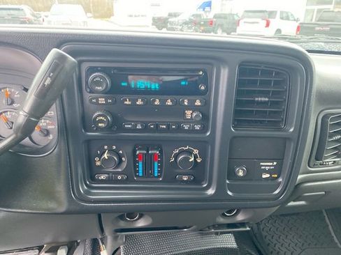 Used 2006 Chevrolet Silverado 2500 LS w/ Snow Plow Prep Package image 11