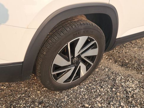 Used 2024 Volkswagen Atlas SE AWD/4WD image 5