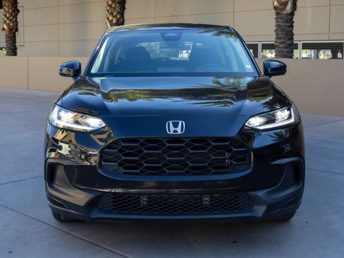 Used 2024 Honda HR-V LX image 2