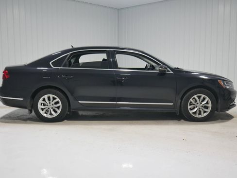 Used 2017 Volkswagen Passat 1.8T S image 4
