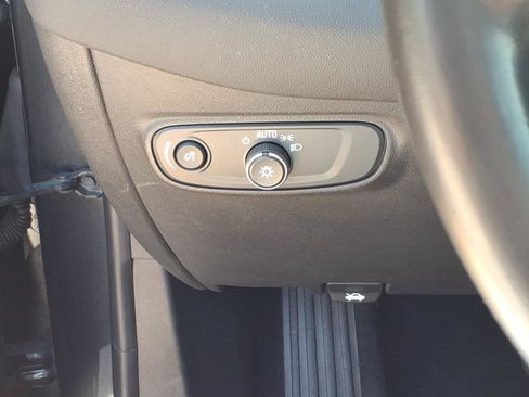 Used 2019 Chevrolet Equinox LT FWD image 21