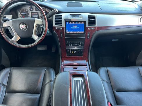 Used 2014 Cadillac Escalade Luxury image 4