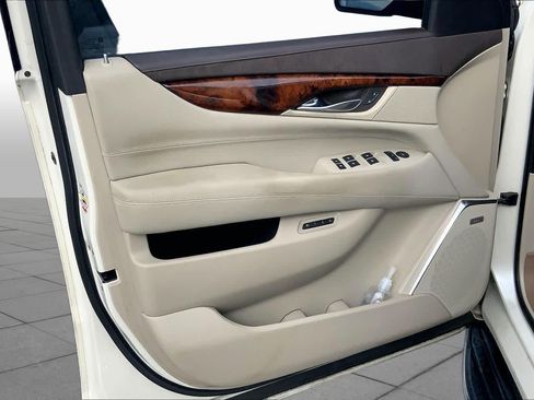 Used 2015 Cadillac Escalade Luxury RWD image 20