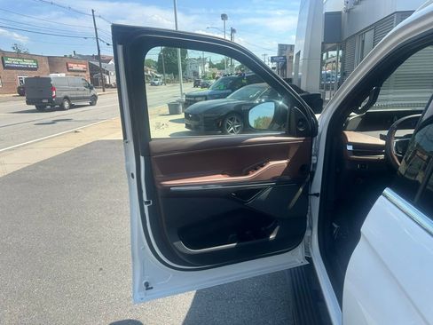 Used 2025 Lincoln Navigator Reserve AWD/4WD image 16
