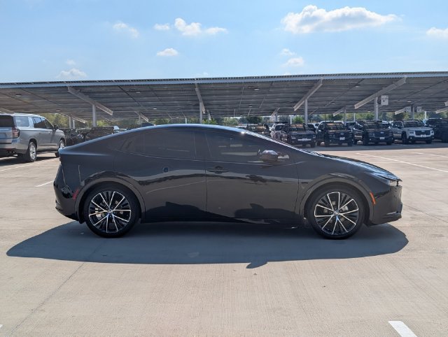 Used 2024 Toyota Prius XLE FWD image 6