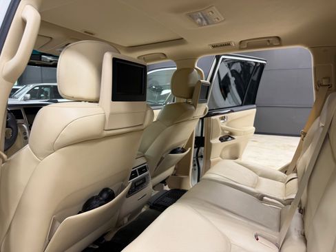 Used 2013 Lexus LX 570 4WD w/ Luxury Pkg w/Pre-crash image 22