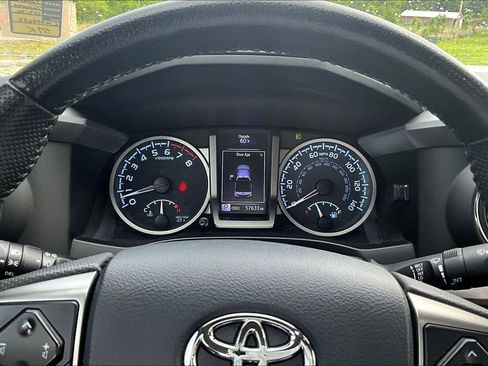 Used 2020 Toyota Tacoma SR5 w/ Technology Package AWD/4WD image 14