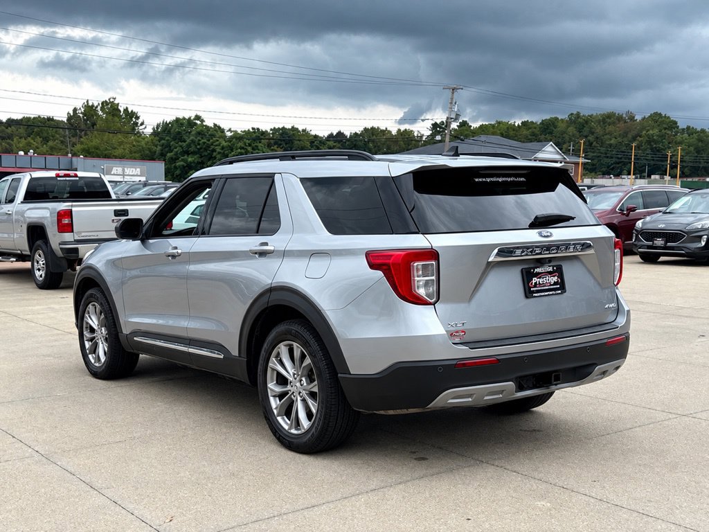 Used 2022 Ford Explorer XLT w/ Equipment Group 202A AWD/4WD image 4