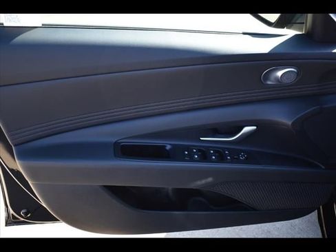 Certified 2025 Hyundai Elantra SEL FWD image 20