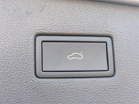 Certified 2024 Volkswagen Tiguan SE image 13