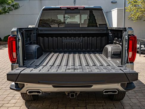 Used 2024 GMC Sierra 1500 AT4 w/ Technology Package AWD/4WD image 21