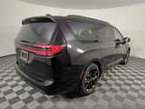 New 2025 Chrysler Pacifica Limited image 4