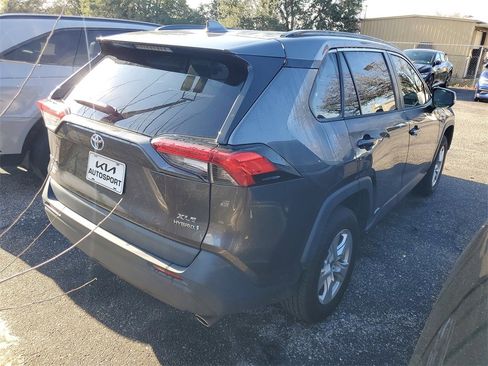 Used 2021 Toyota RAV4 XLE image 4