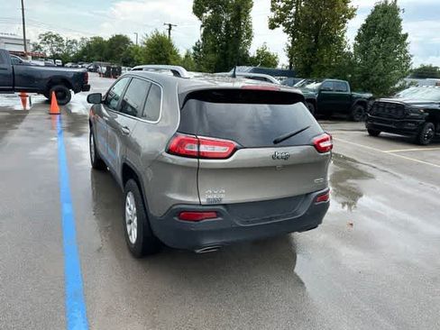 Used 2017 Jeep Cherokee Latitude w/ Comfort/Convenience Group AWD/4WD image 16
