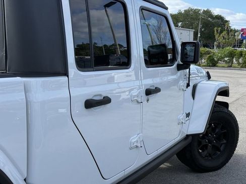 Used 2021 Jeep Gladiator Willys image 8