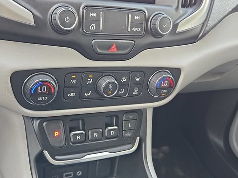 Certified 2020 GMC Terrain SLT w/ Preferred Package FWD image 17
