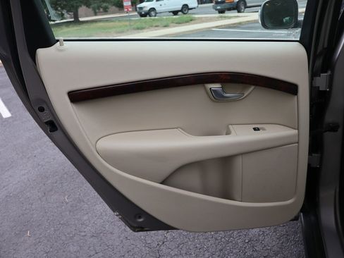 Used 2011 Volvo XC70 T6 image 24